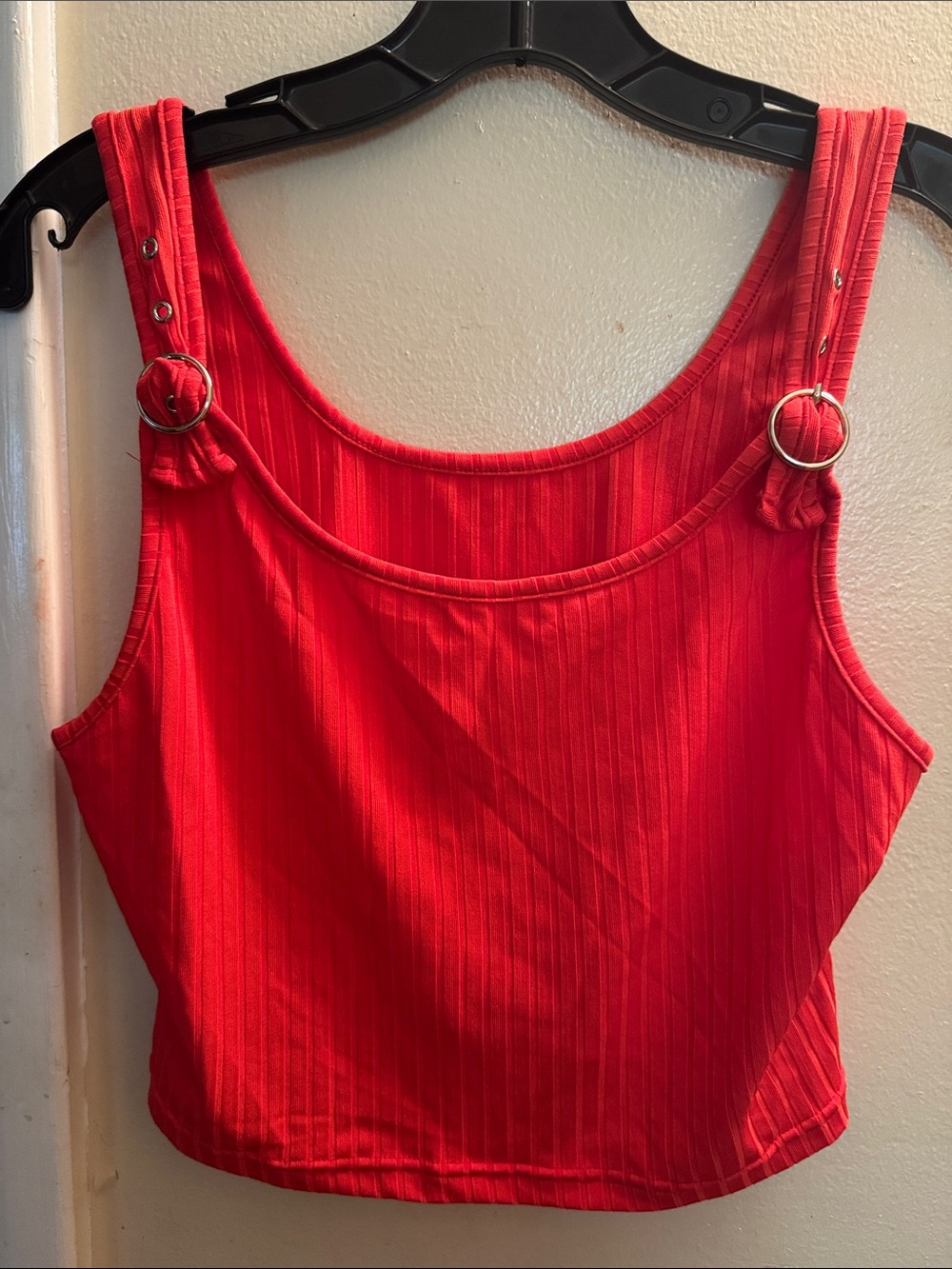 chic Red Ribbed Crop Tank with Silver Ring Straps